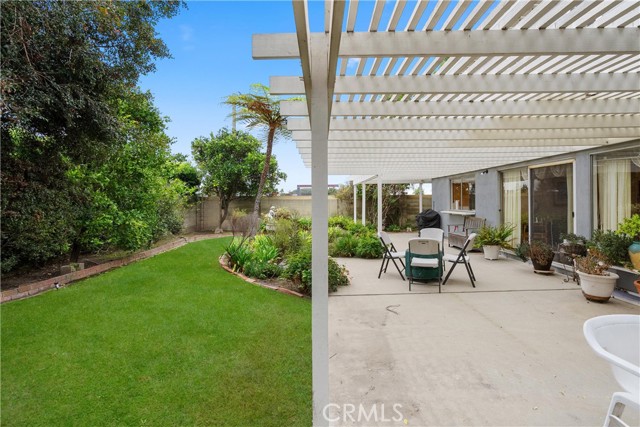 Detail Gallery Image 8 of 37 For 9412 Hingham, Huntington Beach,  CA 92646 - 5 Beds | 3 Baths