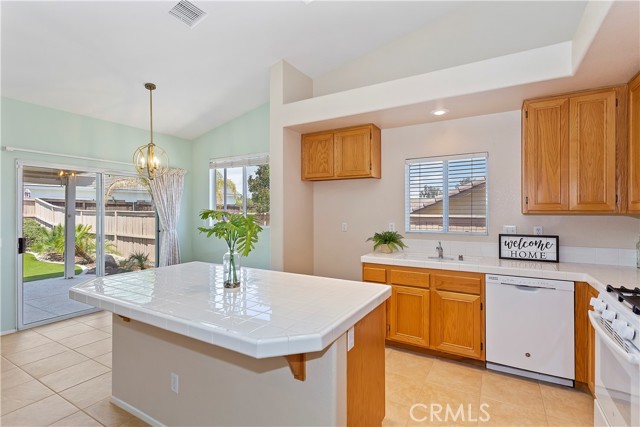 Detail Gallery Image 16 of 46 For 3946 Camelback Cir, Corona,  CA 92883 - 5 Beds | 2 Baths