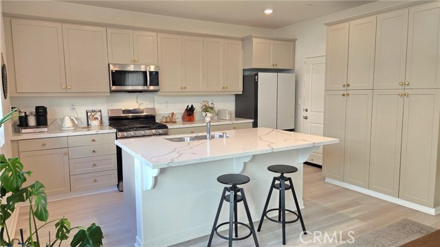 Detail Gallery Image 6 of 41 For 906 Lemon Dr, Pomona,  CA 91768 - 3 Beds | 2/1 Baths