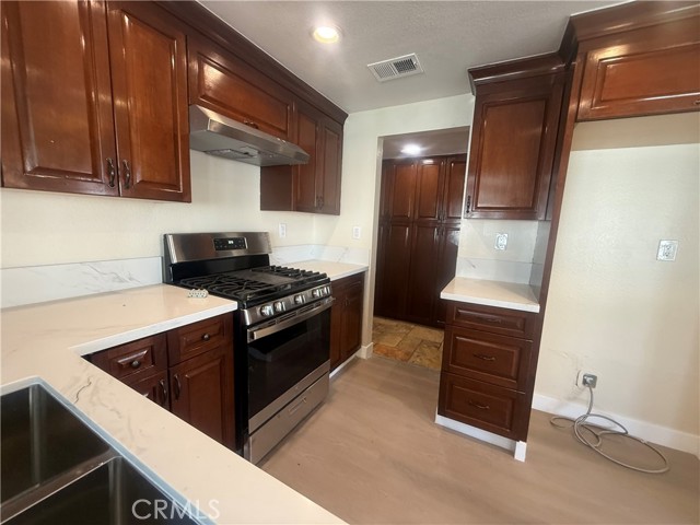 Detail Gallery Image 16 of 42 For 26888 Day Break Dr, Corona,  CA 92883 - 3 Beds | 2/1 Baths