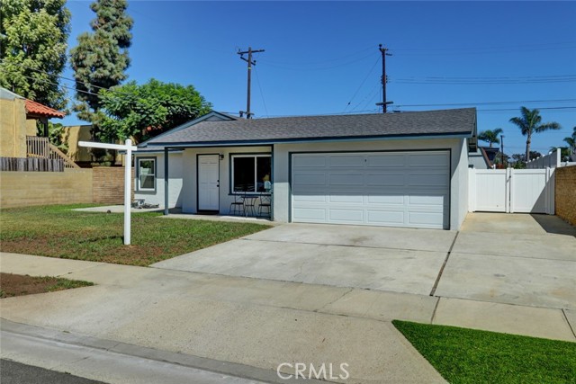 18862 Carolyn Lane, Huntington Beach CA: https://media.crmls.org/medias/6a0824ad-8ba7-4bd2-bd5f-0efd3e48624c.jpg