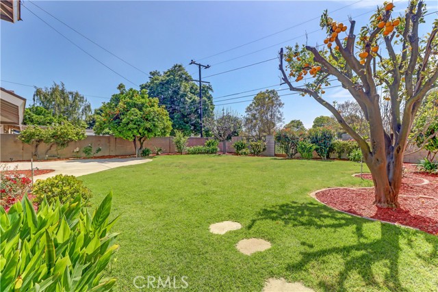 Detail Gallery Image 9 of 71 For 16591 Busby Ln, Huntington Beach,  CA 92647 - 5 Beds | 2 Baths