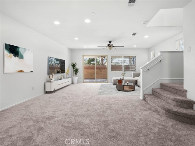 Detail Gallery Image 3 of 36 For 1377 Sunset #B,  Beaumont,  CA 92223 - 3 Beds | 2/1 Baths