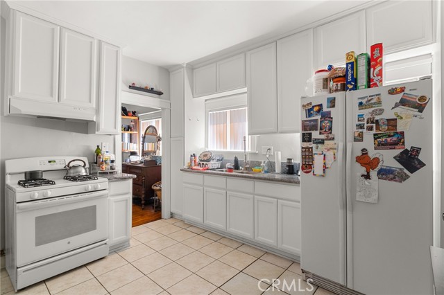 833 Cherry Avenue, Long Beach CA: https://media.crmls.org/medias/6a0b94f5-f26f-44b1-8ae7-4d53a27ea086.jpg