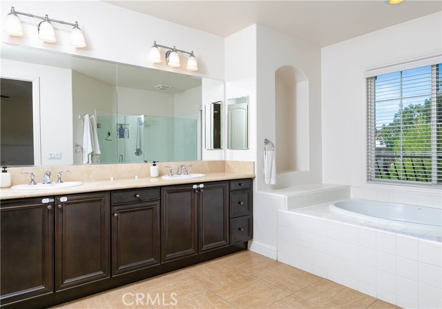 Detail Gallery Image 15 of 29 For 11629 Verona Dr, Chatsworth,  CA 91311 - 3 Beds | 3/1 Baths