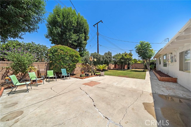 Detail Gallery Image 7 of 29 For 2217 E Parkside Ave, Orange,  CA 92867 - 4 Beds | 2 Baths