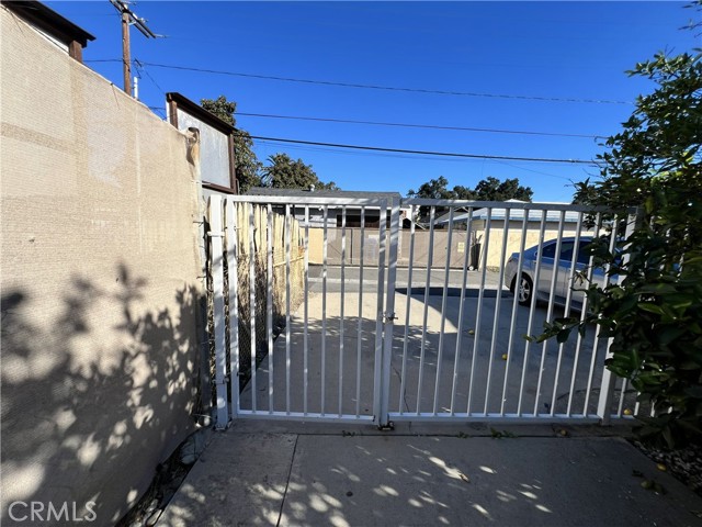 Detail Gallery Image 33 of 37 For 828 N Angeleno, Azusa,  CA 91702 - 4 Beds | 3 Baths