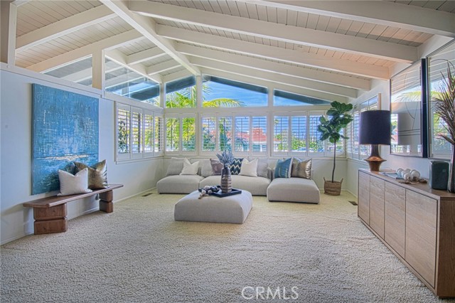 Detail Gallery Image 4 of 42 For 395 Meadow Ln, Newport Beach,  CA 92660 - 3 Beds | 3 Baths