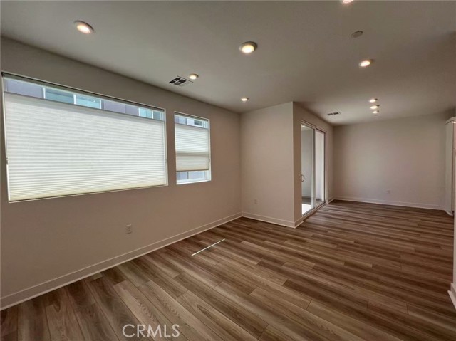 Detail Gallery Image 9 of 10 For 601 S Lyon St, Santa Ana,  CA 92705 - 2 Beds | 3 Baths
