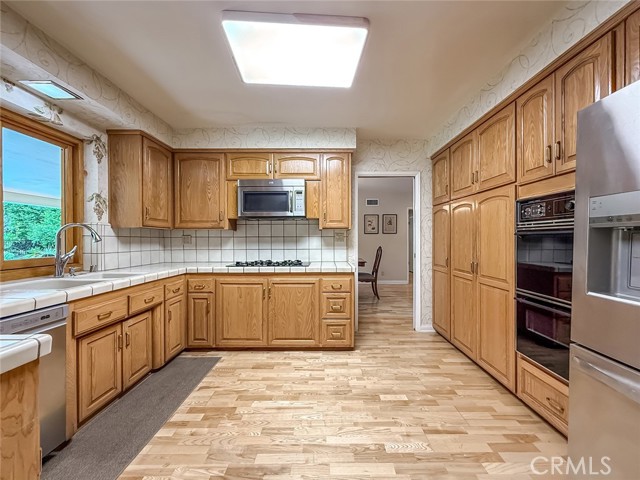 17508 Marilla Street photo 20