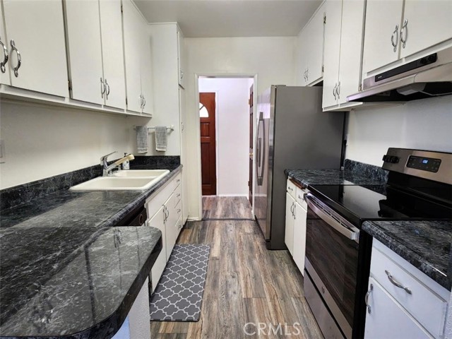 Detail Gallery Image 2 of 25 For 18307 Burbank Bld #14,  Tarzana,  CA 91356 - 2 Beds | 2 Baths
