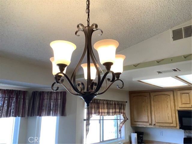 10578 Jamul Road, Apple Valley CA: https://media.crmls.org/medias/6a0e9f56-aa1c-482b-9270-7ef2172ee3f9.jpg