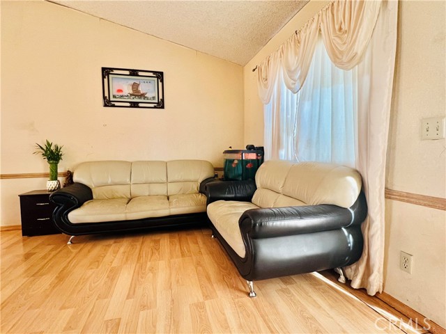 Detail Gallery Image 9 of 52 For 1560 S Otterbein Ave #6,  Rowland Heights,  CA 91748 - 3 Beds | 2 Baths