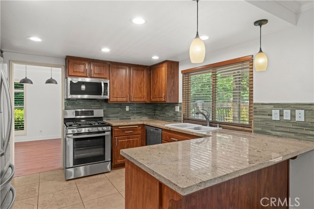 Detail Gallery Image 14 of 42 For 19541 Sardinia Ln, Huntington Beach,  CA 92646 - 3 Beds | 2/1 Baths
