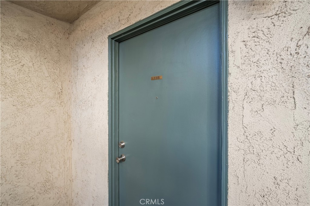 https://media.crmls.org/medias/6a0f2888-3ced-4f1e-ab17-8540656178b4.jpg?preset=X-Large
