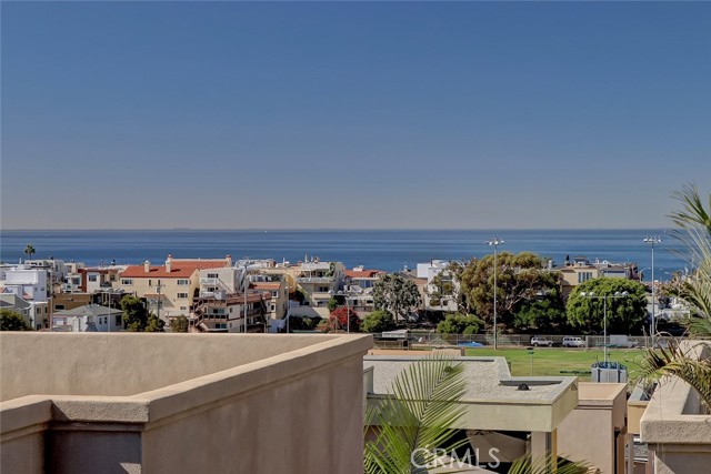 720 10th Street, Hermosa Beach, California 90254, 4 Bedrooms Bedrooms, ,3 BathroomsBathrooms,Residential,Sold,10th,SB21226543
