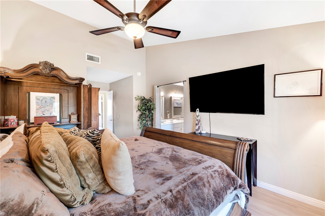 Detail Gallery Image 17 of 43 For 26344 Rainbow Glen Dr, Newhall,  CA 91321 - 2 Beds | 2 Baths