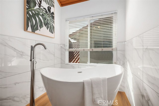 9 Aberdeen st, Irvine CA: https://media.crmls.org/medias/6a0fd544-42aa-490d-9036-84f6eba6b507.jpg