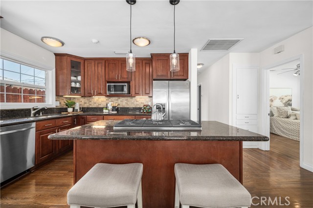Detail Gallery Image 16 of 55 For 5530 E Mezzanine Way, Long Beach,  CA 90808 - 4 Beds | 3/1 Baths