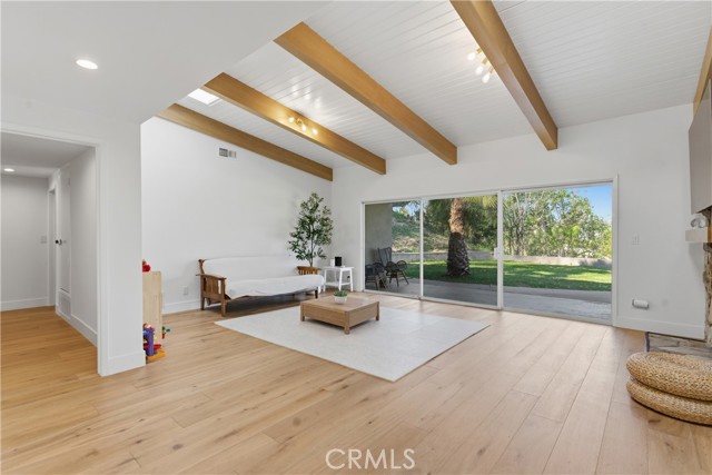 Detail Gallery Image 5 of 38 For 5618 Wilhelmina Ave, Woodland Hills,  CA 91367 - 3 Beds | 2/1 Baths