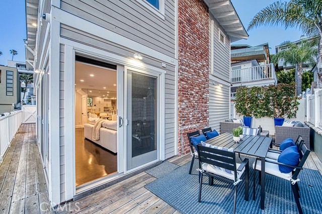 Detail Gallery Image 19 of 22 For 2709 Cove St, Corona Del Mar,  CA 92625 - 3 Beds | 2/1 Baths