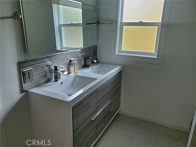 Detail Gallery Image 25 of 31 For 23041 Erwin St, Woodland Hills,  CA 91367 - 4 Beds | 5 Baths