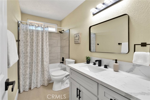 15130 Flathead Road, Apple Valley CA: https://media.crmls.org/medias/6a11b86f-fd3a-468e-abb7-7c245d06da26.jpg