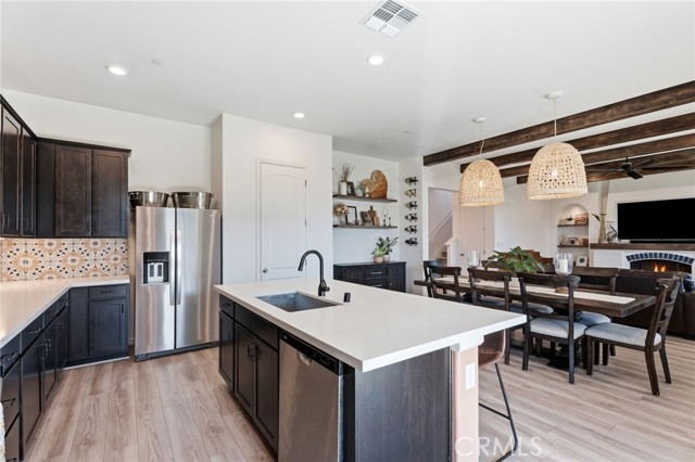 Detail Gallery Image 17 of 59 For 588 Overstone Ave, Madera,  CA 93636 - 5 Beds | 2/1 Baths