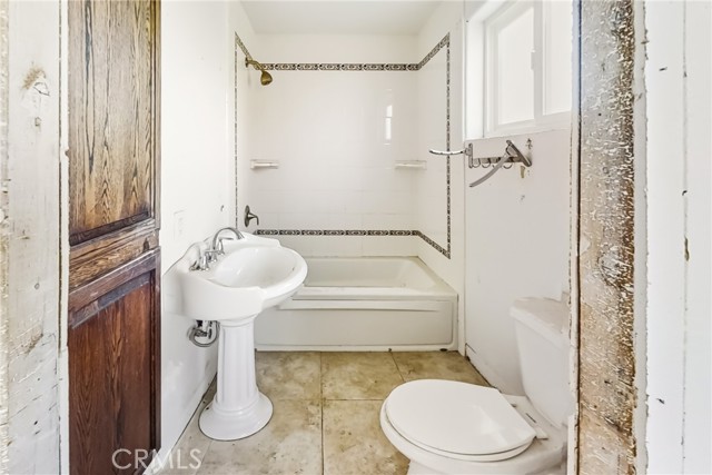 Detail Gallery Image 10 of 39 For 261 E Crescent Ave, Redlands,  CA 92373 - 5 Beds | 3/1 Baths