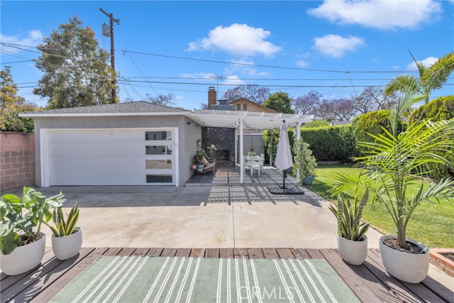 3743 N Studebaker Road, Long Beach CA: https://media.crmls.org/medias/6a16b5b6-8a42-41f0-82ee-cf06e1178e32.jpg