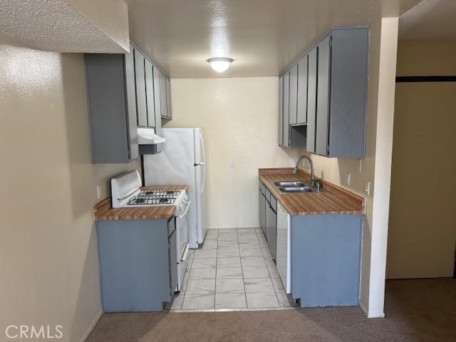 6242 Vineland Avenue, North Hollywood CA: https://media.crmls.org/medias/6a172599-ae8b-493b-aea4-e64a5c14e74b.jpg