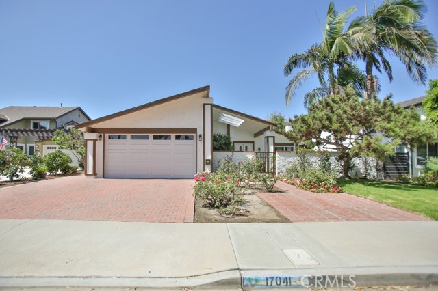 Detail Gallery Image 1 of 39 For 17041 Malta Cir, Huntington Beach,  CA 92649 - 4 Beds | 2 Baths