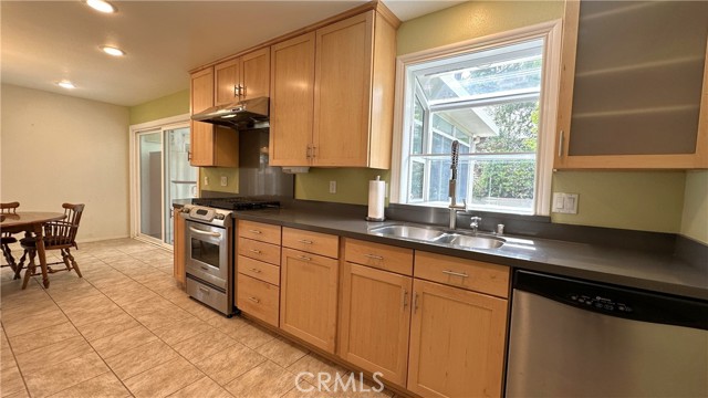 Detail Gallery Image 11 of 31 For 12111 Eddleston Dr, Porter Ranch,  CA 91326 - 4 Beds | 2 Baths