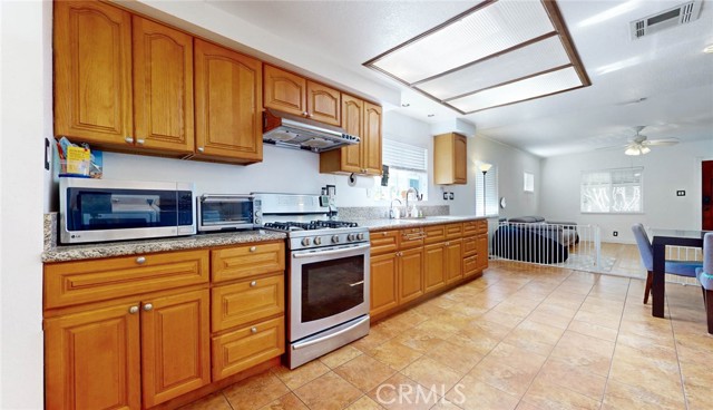 Detail Gallery Image 13 of 31 For 1455 E California Ave, Glendale,  CA 91206 - 2 Beds | 2 Baths