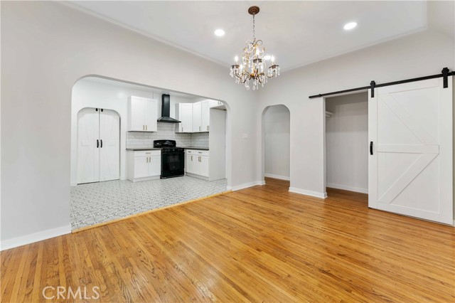 1236 S Cloverdale Avenue, Los Angeles CA: https://media.crmls.org/medias/6a1acb47-3167-4aae-965d-0309208c8885.jpg