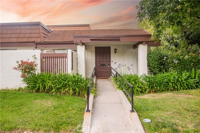 10171 Valley Circle Boulevard, Chatsworth CA: https://media.crmls.org/medias/6a1b73b3-1971-4075-a24e-b0e4091d68e2.jpg