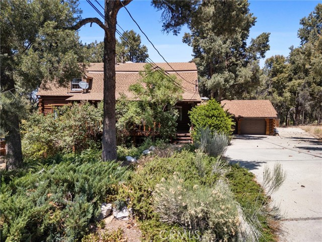 Detail Gallery Image 2 of 47 For 2712 Tirol Dr, –,  CA 93225 - 3 Beds | 2 Baths