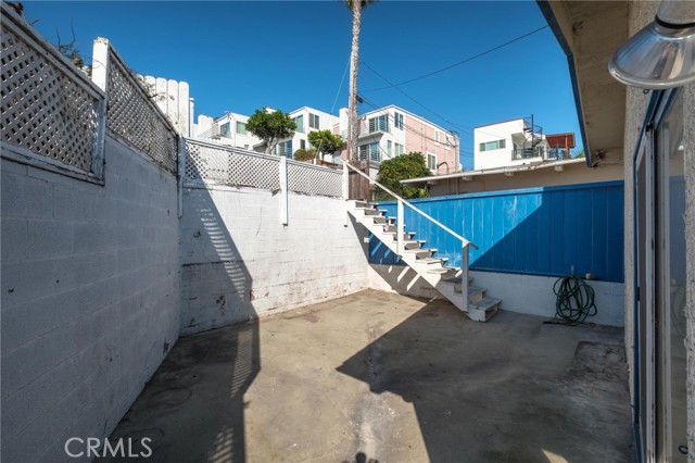 Detail Gallery Image 7 of 31 For 909 Montgomery, Hermosa Beach,  CA 90254 - 2 Beds | 2 Baths