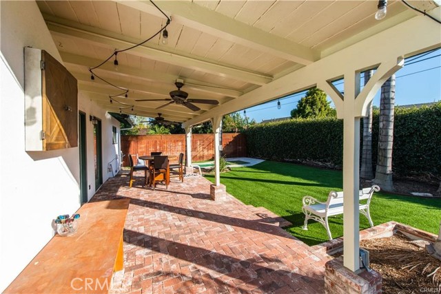 Detail Gallery Image 15 of 31 For 23652 Collins St, Woodland Hills,  CA 91367 - 4 Beds | 2 Baths