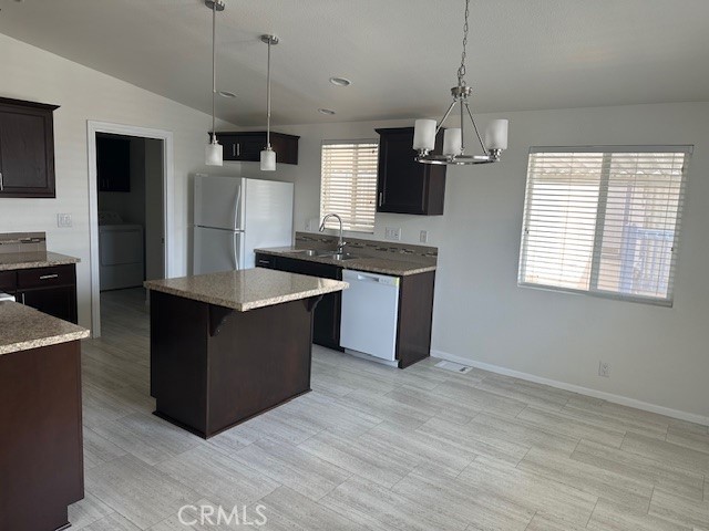 880 N. LAKE STREET, Hemet CA: https://media.crmls.org/medias/6a1cbf08-2716-495e-b490-216859dba0ed.jpg