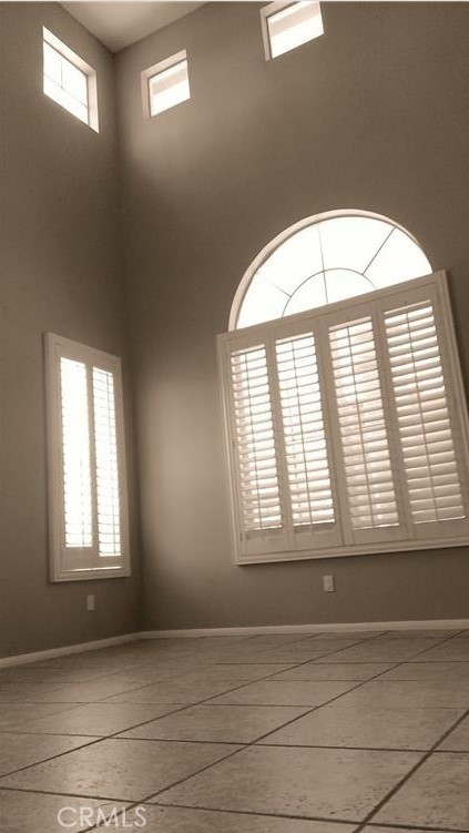43 Valencia Lane, Redlands CA: https://media.crmls.org/medias/6a1cc1fe-c806-4910-8d56-573abfb98b61.jpg