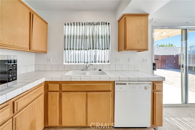 3524 San Jacinto Avenue, Rosamond CA: https://media.crmls.org/medias/6a1d4ba9-caa5-4f37-80b7-fada8eb9ec9c.jpg