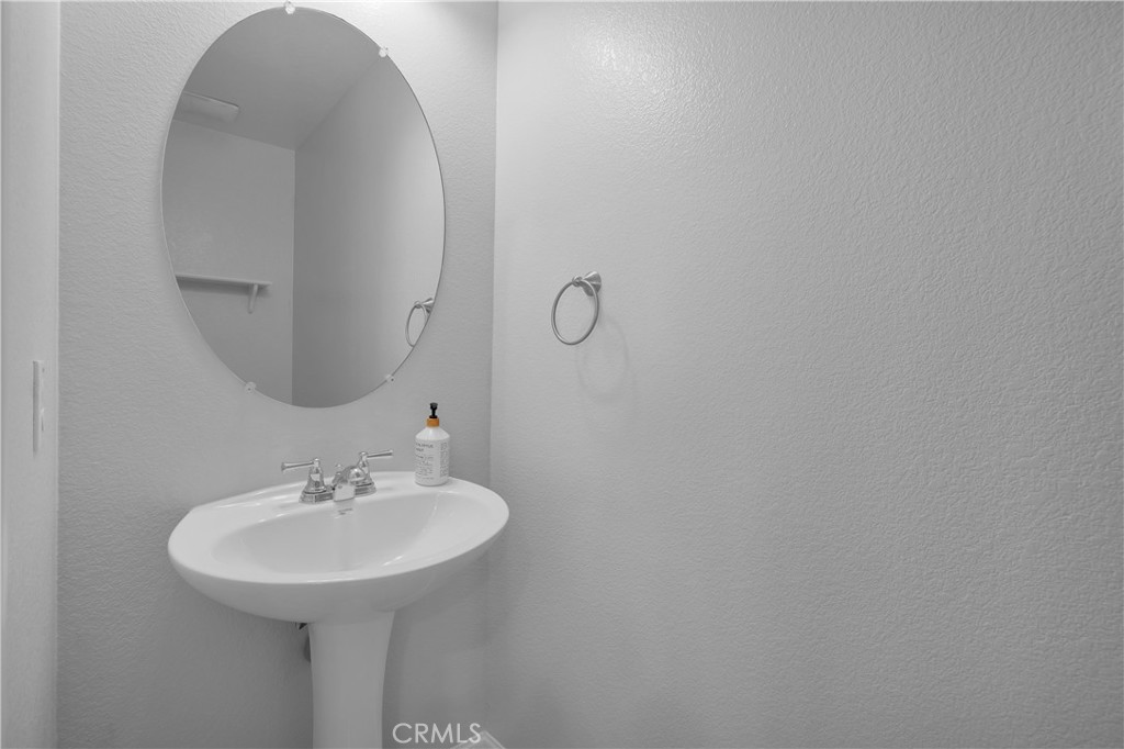 https://media.crmls.org/medias/6a1d6bb4-6bb9-490e-a7e3-ede8beeea41a.jpg?preset=X-Large