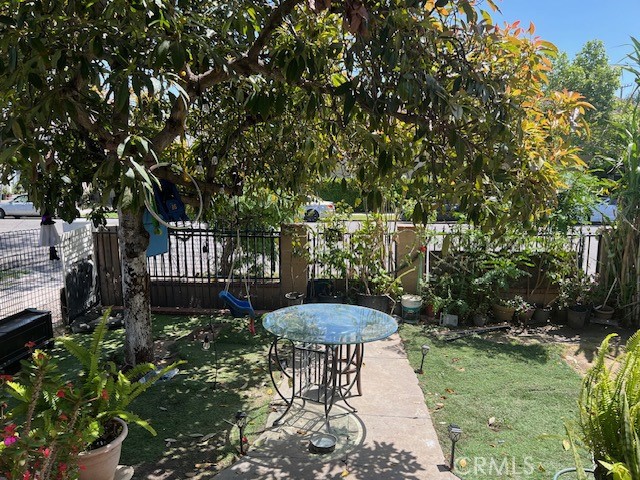 Detail Gallery Image 10 of 14 For 507 E Walnut St, Santa Ana,  CA 92701 - 4 Beds | 2 Baths