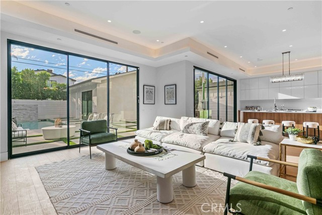 Detail Gallery Image 10 of 49 For 4532 Katherine, Sherman Oaks,  CA 91423 - 6 Beds | 6/1 Baths