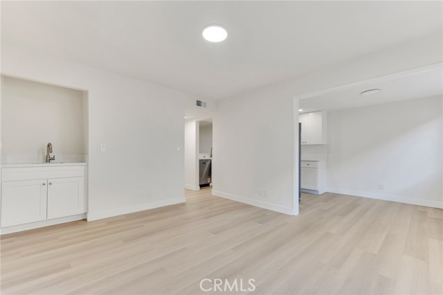 Detail Gallery Image 20 of 41 For 18423 Collins St a,  Tarzana,  CA 91356 - 2 Beds | 1/1 Baths