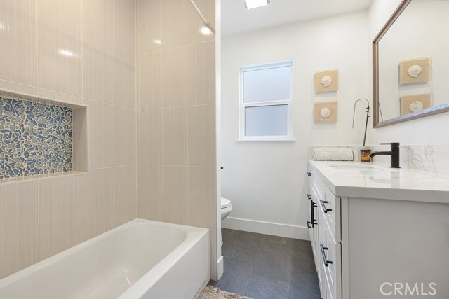 Detail Gallery Image 11 of 21 For 4434 Santa Monica Ave, San Diego,  CA 92107 - 4 Beds | 3 Baths