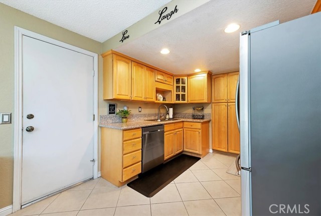 Detail Gallery Image 8 of 31 For 1932 E Yale St #B,  Ontario,  CA 91764 - 3 Beds | 1/1 Baths