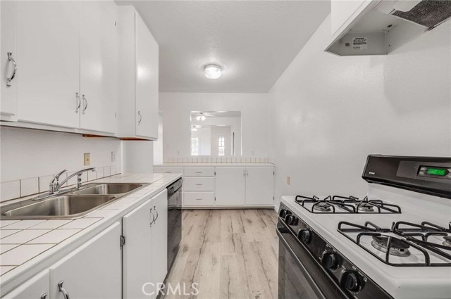 Detail Gallery Image 11 of 17 For 926 Newport Ave #1,  Long Beach,  CA 90804 - 3 Beds | 1 Baths