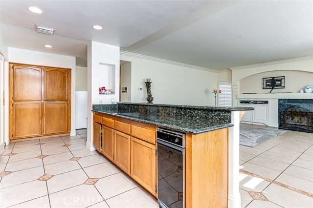 Detail Gallery Image 10 of 32 For 36571 Vista Del Lago St, Palmdale,  CA 93551 - 5 Beds | 4 Baths